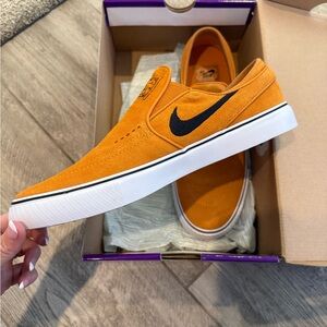 Nike SB Janoski Slip-  Men's Slip-On Sneakers
